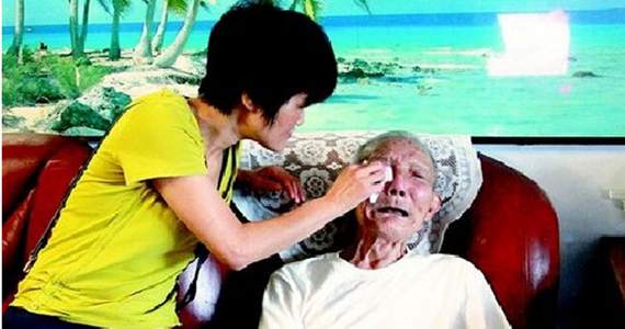 87岁老兵痛哭回应质疑邱少云者：亲眼见他牺牲