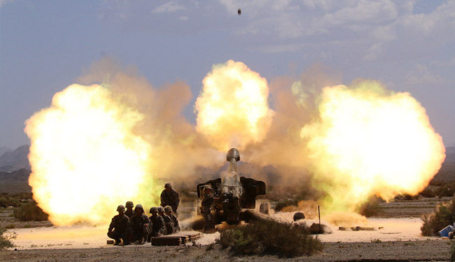 戈壁荒漠铸利剑！解放军炮兵46℃高温下实弹射击