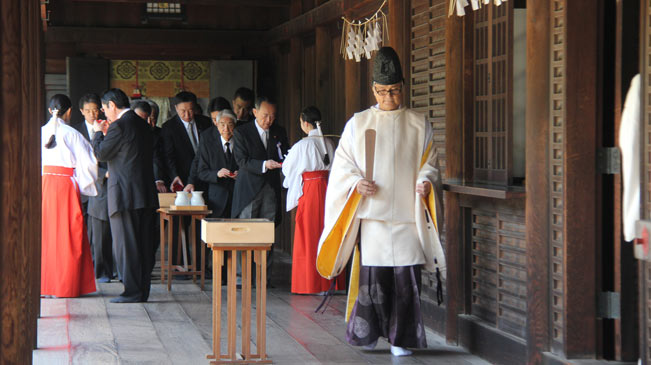 日本前首相小泉之子等参拜靖国神社