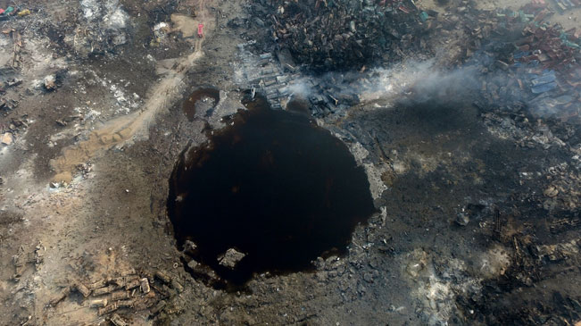 新华网无人机再次进入爆炸核心区域