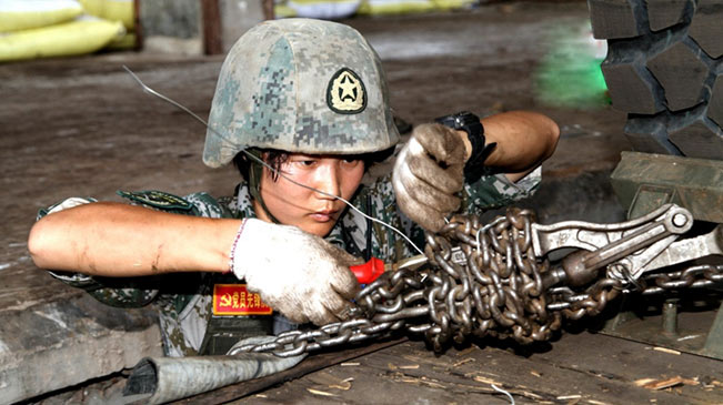 女子导弹连奔赴西部高原砺&ldquo;神箭&rdquo;