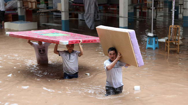 重庆大部遭遇强降水袭击