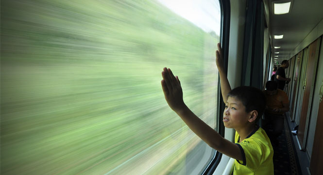 图片故事：贵州14岁男孩的千里寻“光”记