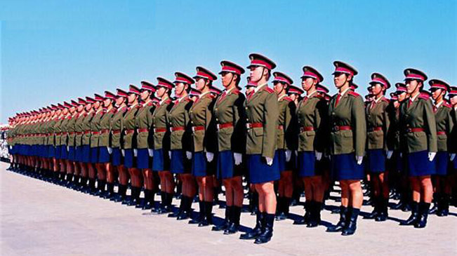共和国女兵：阅兵场上最靓丽的风景线