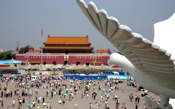 天安门广场&ldquo;和平鸽&rdquo;飞翔