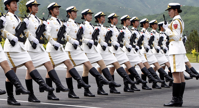 探访阅兵基地 三军仪仗队首次有女兵参加大阅兵