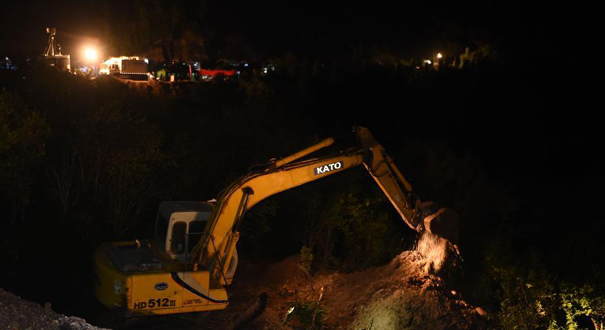 云南富宁&ldquo;8&middot;22&rdquo;山体滑坡灾害救援彻夜进行