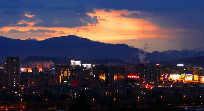 北京蓝天白云持续 傍晚雨后呈现漂亮晚霞