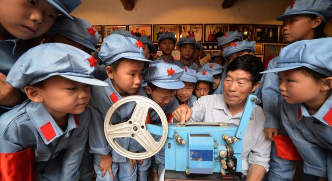 邯郸小学生穿&ldquo;红军服&rdquo;接受抗战爱国教育