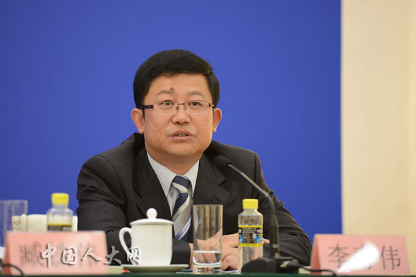 全国人大常委会法工委刑法室副主任李寿伟回答记者提问