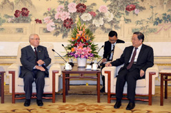 俞正声会见阿尔及利亚民族院议长本&middot;萨拉赫