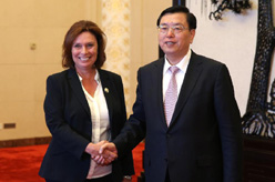 张德江会见波兰众议长布翁斯卡