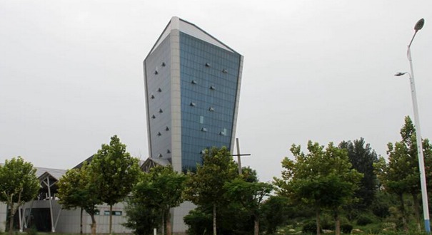 山東一圖書館外形奇特似匕首遭吐槽