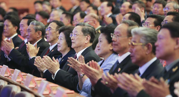 俞正声观看庆祝西藏自治区成立50周年文艺晚会《中国梦·雪山欢歌》