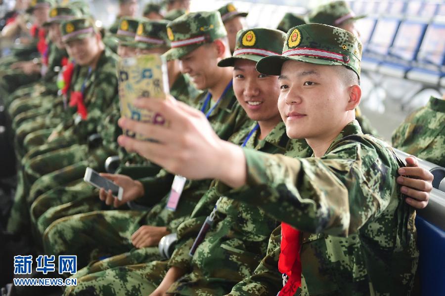 合肥高铁新兵运输迎来高峰日