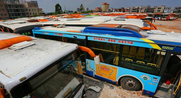 广州现&ldquo;公交车坟场&rdquo; 附近村民称多数属事故车