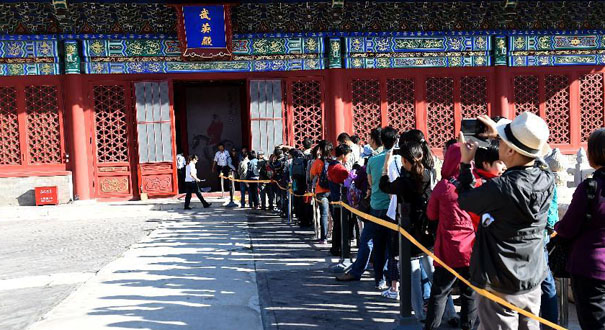 故宫为避免观众百米冲刺看展览 开门前先排队领号