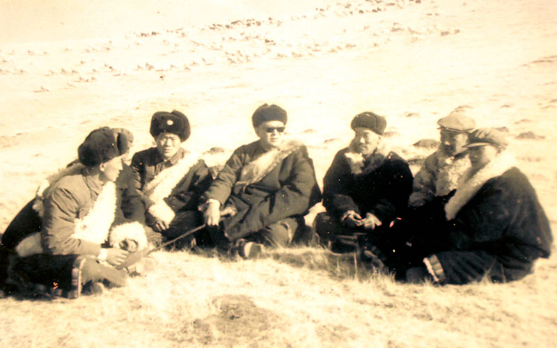 个人干净，一生不褪的底色&mdash;&mdash;四论向尕布龙同志学习