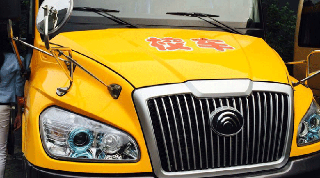 "网上看河南"记者团探访宇通客车:打造360&deg;无死角校车