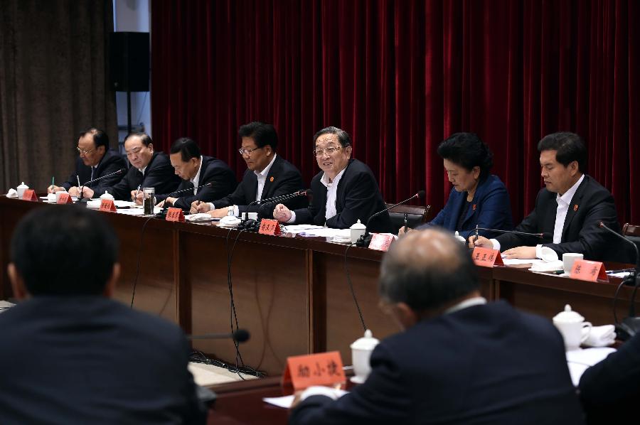 俞正声率中央代表团看望慰问教育文化界人士代表