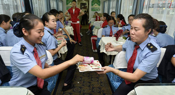 车厢里的团圆节