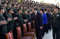 俞正声慰问新疆军区指战员、新疆生产建设兵团干部职工、武警官兵和政法干警代表