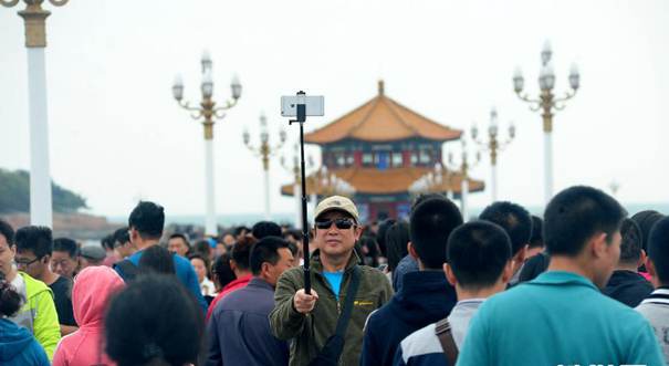 国庆假期各地游人如潮