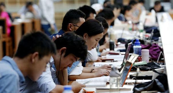 十一表情：长假读书人