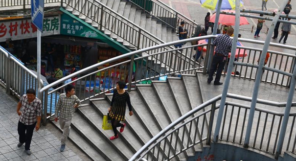 重庆现“最牛扶梯” 台阶最窄处仅15cm