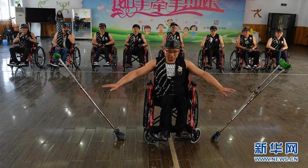 轮椅上的舞蹈队