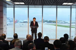 习近平参观曼彻斯特空港城项目