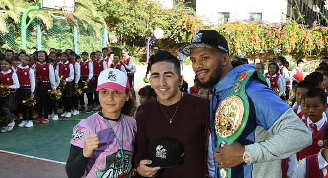 WBC拳王走进昆明农民工小学