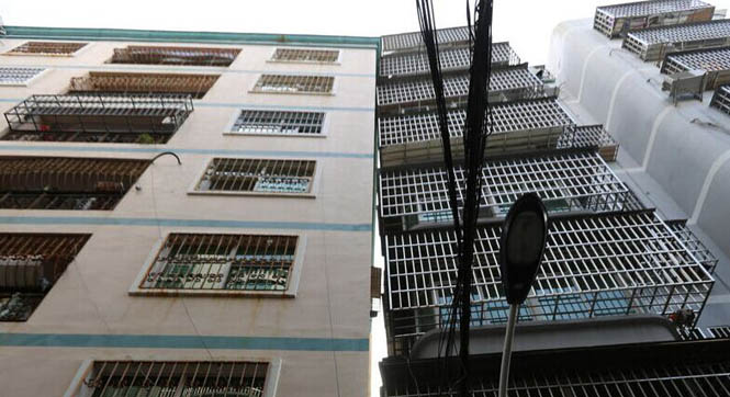 三亚两栋楼倾斜 楼顶&ldquo;相吻&rdquo;