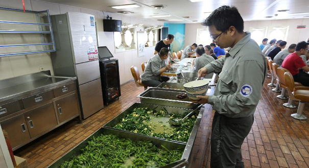 “零距离”接触“雪龙”号
