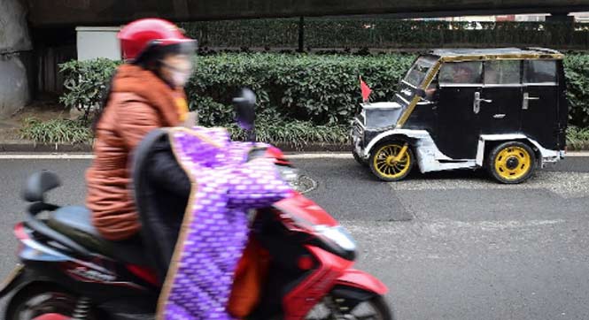 六旬老人利用旧物造&ldquo;老爷车&rdquo;