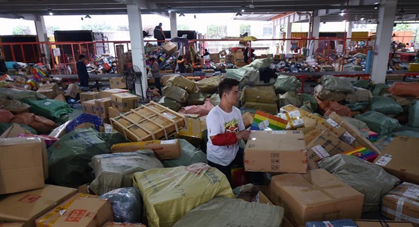 &ldquo;双十一&rdquo;货物爆仓 物流站应接不暇