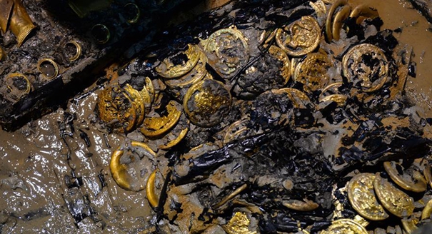 南昌西汉海昏侯墓发现大量马蹄金和金饼