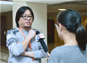 新华社记者在会场外专访高晓松