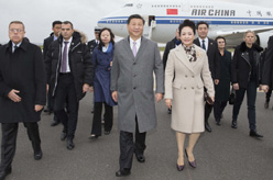 习近平抵达巴黎出席气候变化巴黎大会