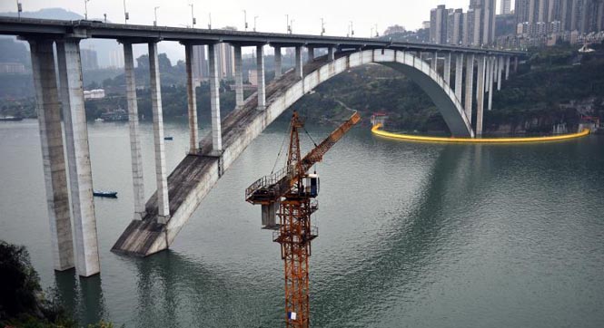 重庆万州建成世界首个&ldquo;桥梁防撞带&rdquo;