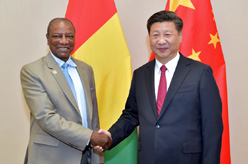 习近平会见几内亚总统孔戴