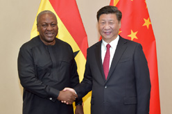 习近平会见加纳总统马哈马