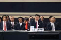 习近平出席并主持中非合作论坛约翰内斯堡峰会全体会