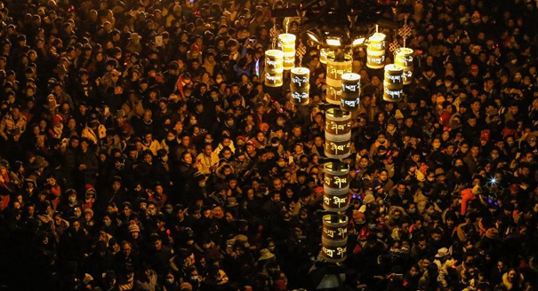 西藏各地举行燃灯佛事活动