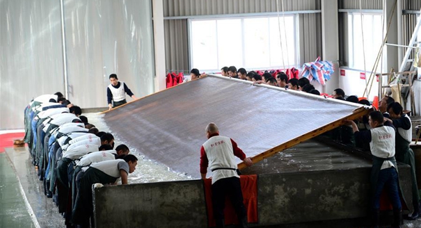 【图片故事】&ldquo;超级宣纸&rdquo;诞生记