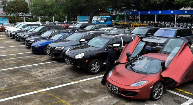 深圳查扣21辆套牌豪车 总市值2300万