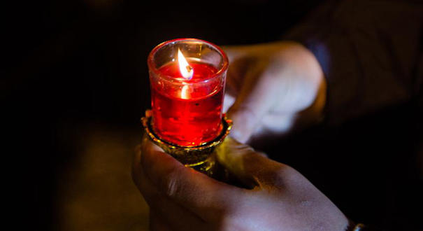 南京举行&ldquo;国家公祭日烛光祭&rdquo;
