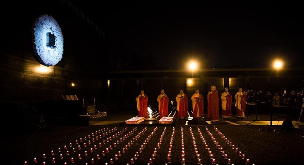 南京举行&ldquo;国家公祭日烛光祭&rdquo;