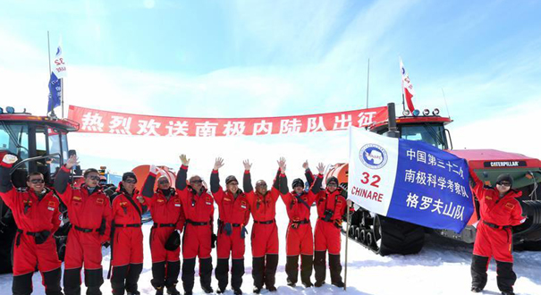 中国科考队兵分两路向南极内陆进发