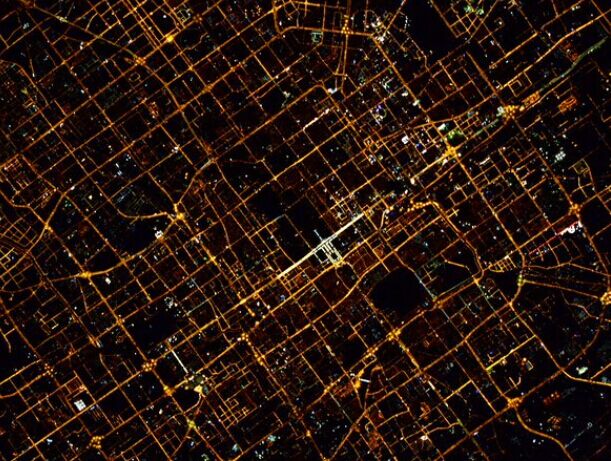 宇航员从太空拍地球景观可见北京